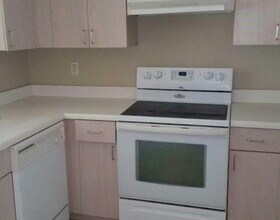 50 Menores Ave in Coral Gables, FL - Building Photo - Building Photo