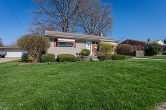 25100 Marilyn Ave in Warren, MI - Building Photo - Building Photo