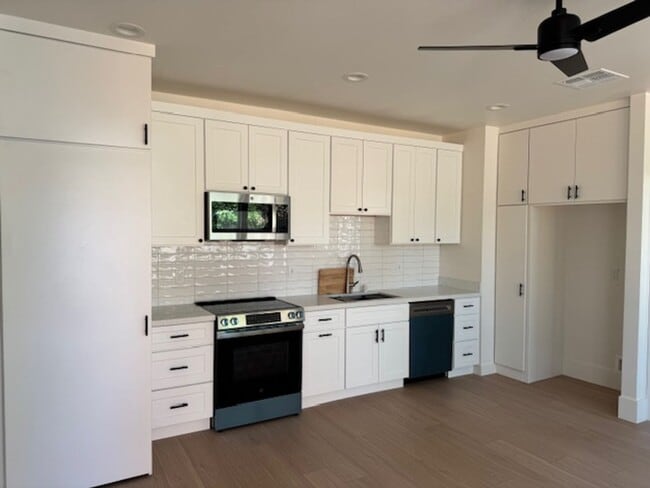 677 Whyte Ave in Roseville, CA - Building Photo - Building Photo