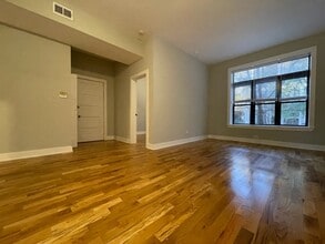 647 Oakdale W Ave in Chicago, IL - Building Photo - Building Photo