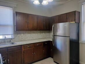 49 Barbara St, Unit 3 in Newark, NJ - Building Photo - Building Photo