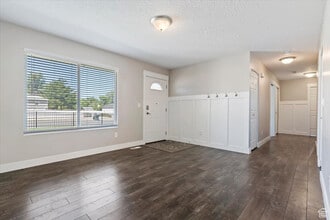 4089 S Edith Grove Ln in Salt Lake City, UT - Foto de edificio - Building Photo
