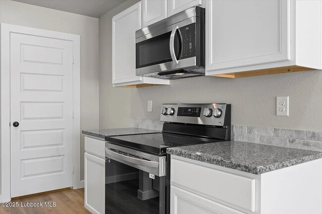 property at 14509 Paris Ave