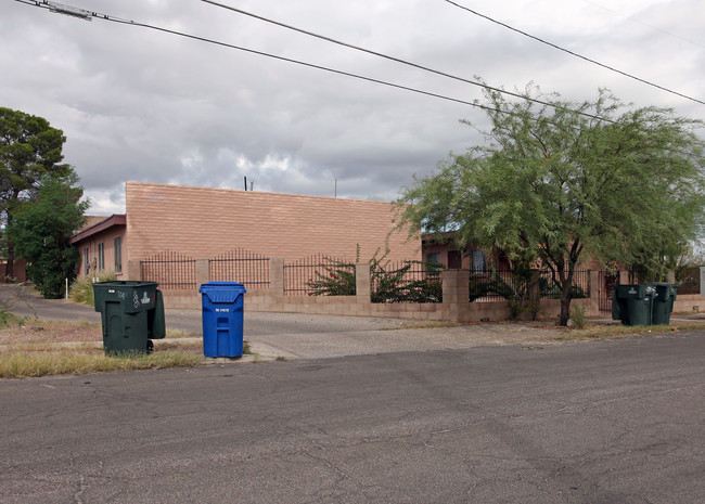 2511 N Fontana Ave in Tucson, AZ - Foto de edificio - Building Photo