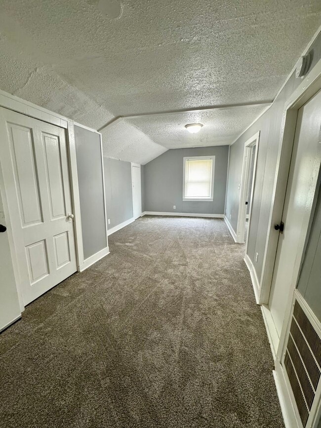 3032 Indian Rd in Davenport, IA - Building Photo - Building Photo