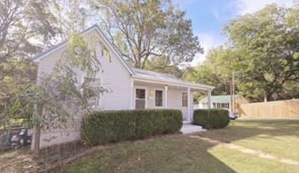 301 Pierce St in Paris, TN - Building Photo