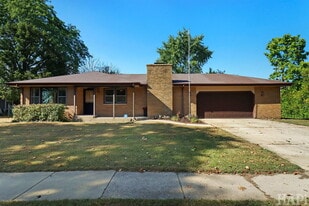 4012 Pleasant Valley Blvd in Rockford, IL - Building Photo
