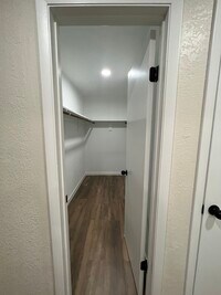 711 Leicester Ln photo'