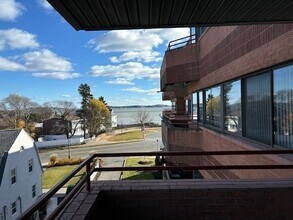 1 Carey Cir, Unit 408 in Revere, MA - Foto de edificio - Building Photo