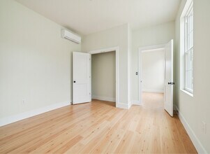 110 8th St in New Bedford, MA - Building Photo - Building Photo