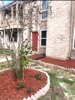 6456 Kentwick Dr in Houston, TX - Building Photo