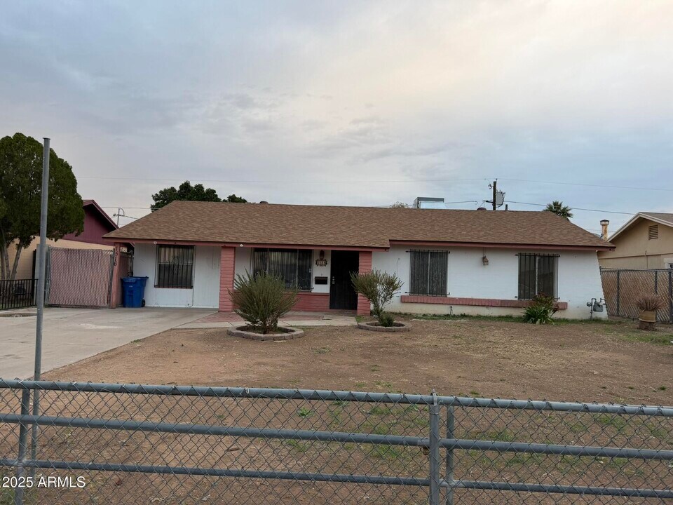 1516 W Pueblo Ave in Mesa, AZ - Building Photo