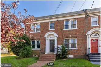 1629 Fairlawn Ave SE, Unit 1 in Washington, DC - Foto de edificio - Building Photo