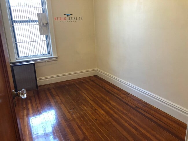 34-29 33rd St in Queens, NY - Building Photo - Building Photo