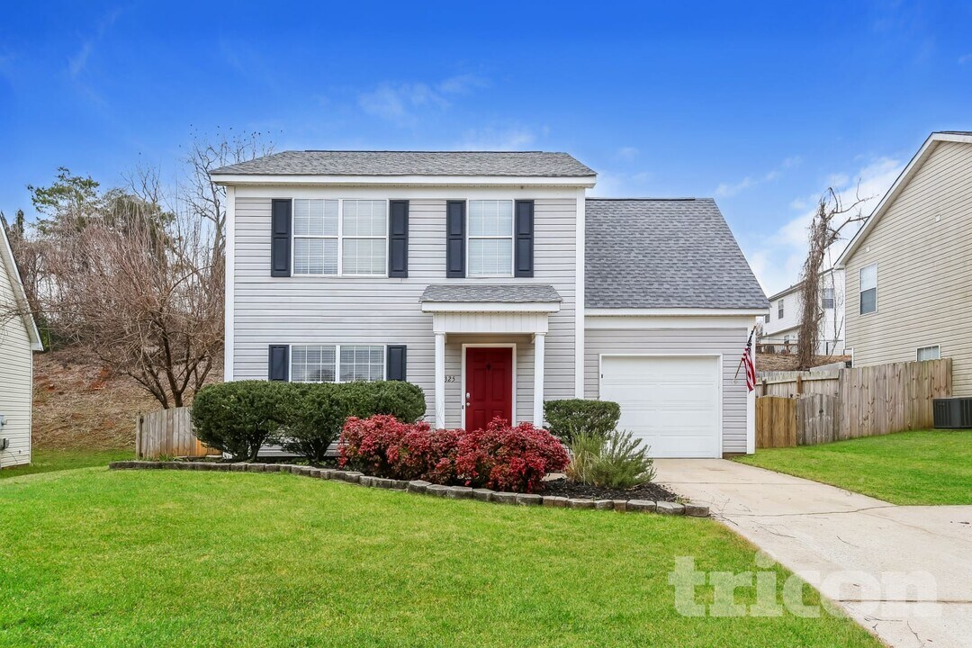 325 Hampton Ridge Dr in Greer, SC - Building Photo