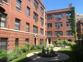 1360-64 E. 52nd St. in Chicago, IL - Foto de edificio - Building Photo