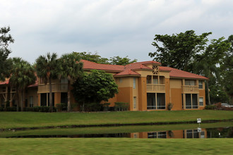 Palm Lakes Condominiums in West Palm Beach, FL - Foto de edificio - Building Photo