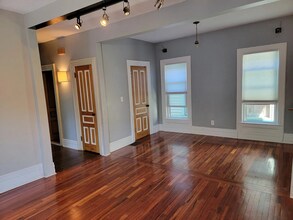 496 W Ferry St, Unit 2 in Buffalo, NY - Foto de edificio - Building Photo