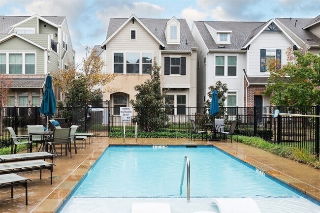 1115 Manacor Ln in Dallas, TX - Foto de edificio - Building Photo