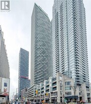 2221 Yonge St in Toronto, ON - Building Photo