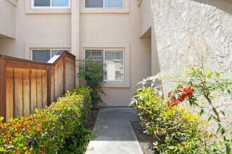 11259 Avenida De Los Lobos in San Diego, CA - Building Photo - Building Photo