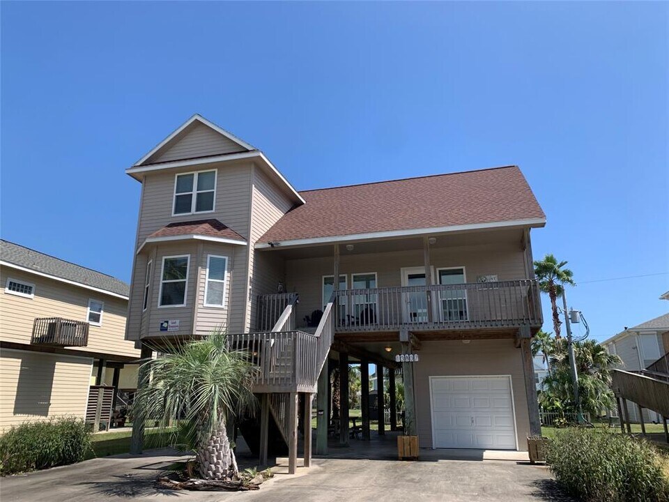 13807 Mutiny Ln in Galveston, TX - Building Photo