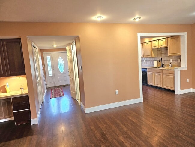 37 Anderson Ct in East Brunswick, NJ - Building Photo - Building Photo