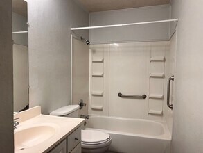 3329-3331 Hawthorn Dr in Joplin, MO - Building Photo - Building Photo