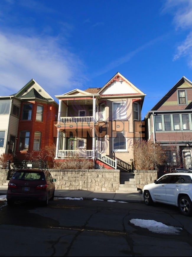property at 807 W Galena St