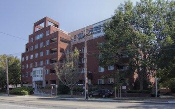 Waterbridge Condominium in Watertown, MA - Foto de edificio - Building Photo