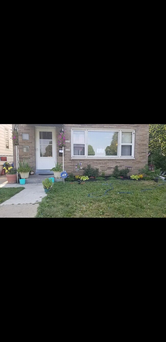 1037 S 72nd St in West Allis, WI - Building Photo - Building Photo