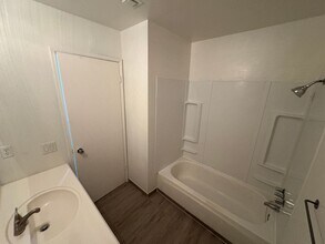 5101 Glide Dr in Davis, CA - Building Photo - Building Photo