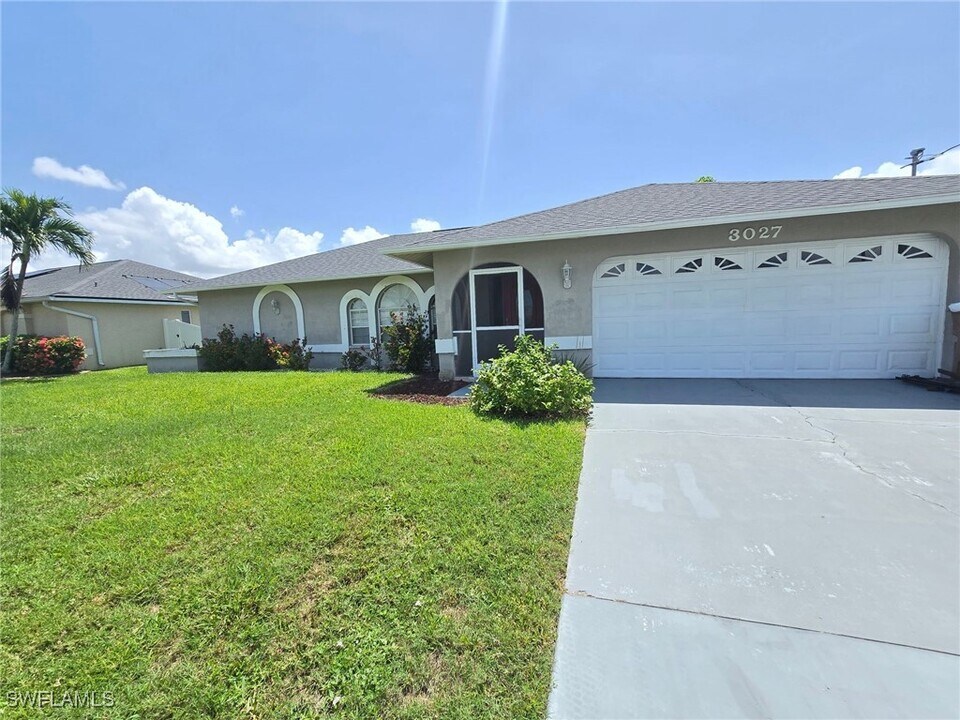 3027 SW 23rd Ave in Cape Coral, FL - Building Photo