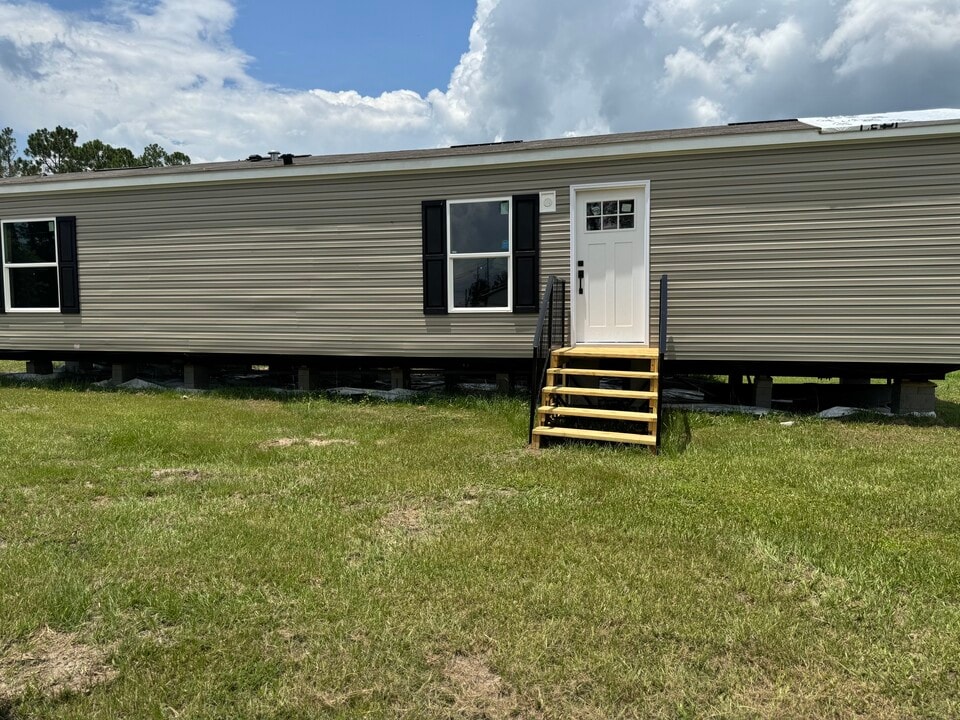 2874 Minnesota Ave in Waycross, GA - Building Photo
