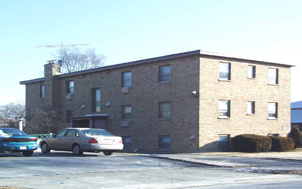 Dle Apartments in Waukegan, IL - Building Photo