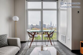 150 N Ashland Ave, Unit FL6-ID1062 in Chicago, IL - Foto de edificio - Building Photo