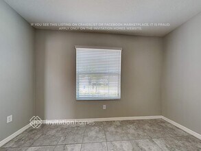 205 English Heritage Pl in Dover, FL - Foto de edificio - Building Photo