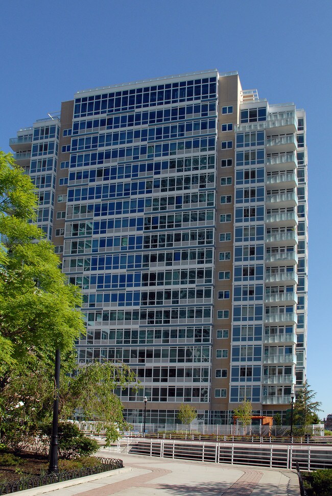 Laguna in Jersey City, NJ - Building Photo - Building Photo