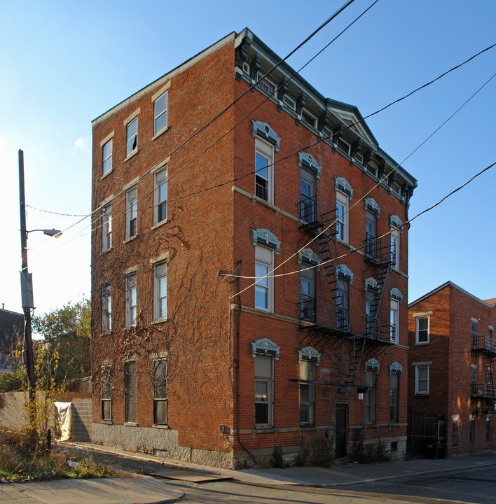 1706 Lang St in Cincinnati, OH - Foto de edificio