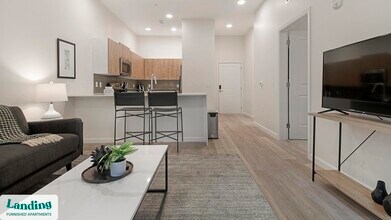 5256 International Dr in Orlando, FL - Building Photo - Building Photo
