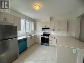 958 Seagrave Ln in Ottawa, ON - Building Photo - Building Photo