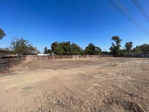 Hidden Oaks in Sacramento, CA - Building Photo - Building Photo