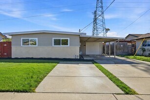 4498 Ladner St in Fremont, CA - Building Photo