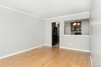 357 Massoit St in Clawson, MI - Building Photo - Building Photo