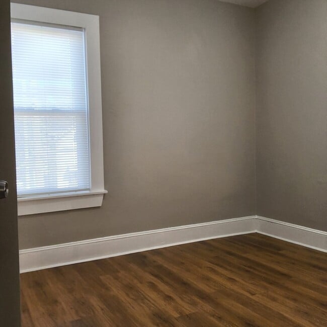 98 County St in Fall River, MA - Foto de edificio - Building Photo