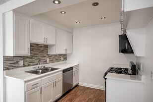 Tustin View in Santa Ana, CA - Building Photo