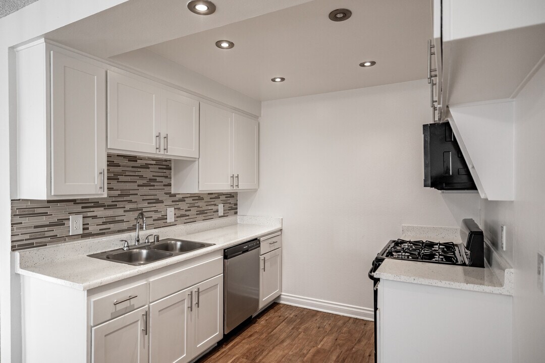 Tustin View in Santa Ana, CA - Building Photo