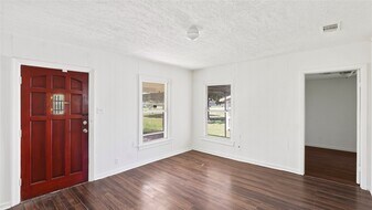 410 Clinton Park St in Houston, TX - Building Photo