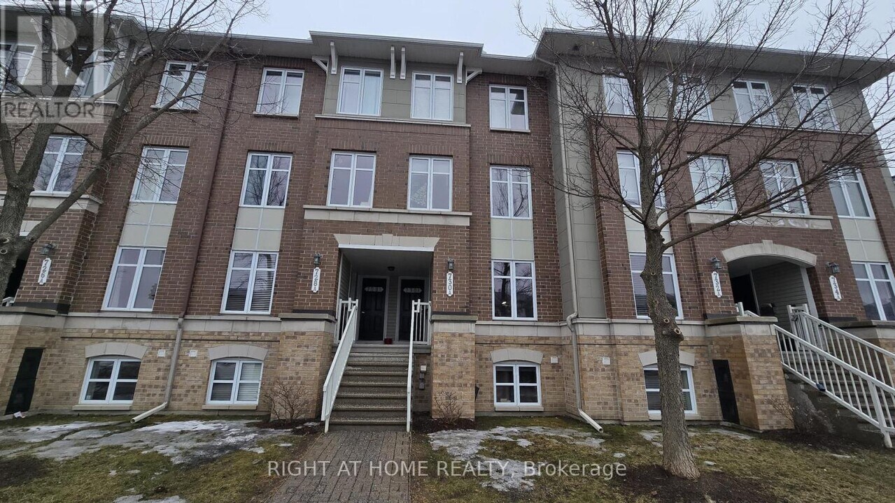 730 Chapman Mills Dr in Ottawa, ON - Building Photo