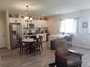 1034 SE Hamilton Rd in Mountain Home, ID - Building Photo - Building Photo